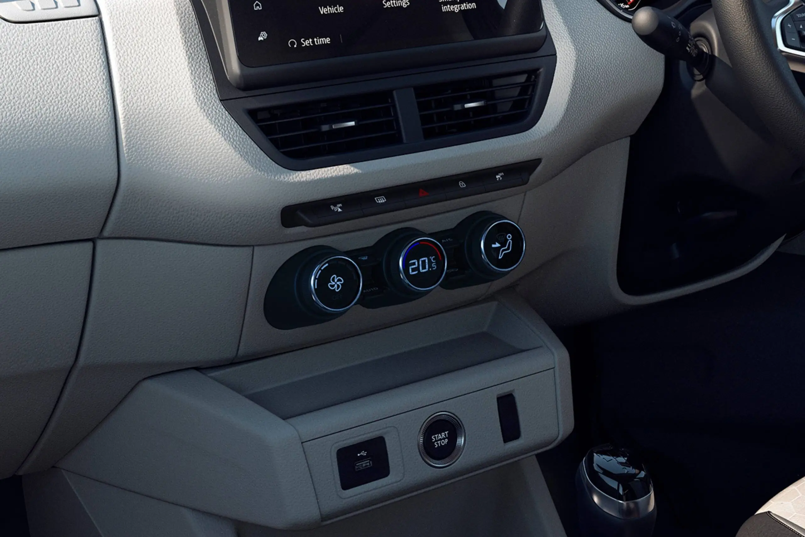 auto a/c with independent rear vents for 2nd and 3rd row
